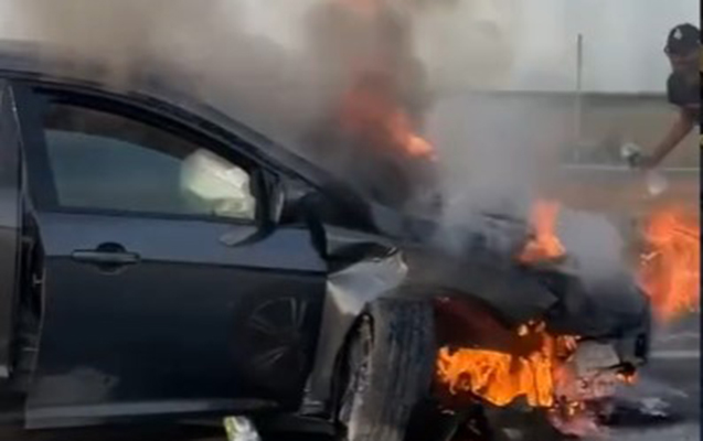 Göygöldə minik maşını yanıb