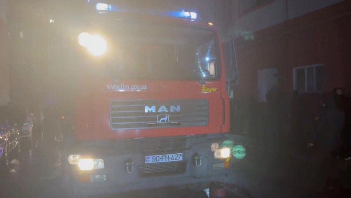 Xırdalanda güclü yanğın: İki nəfər xəsarət alıb, 20 sakin təxliyə edilib