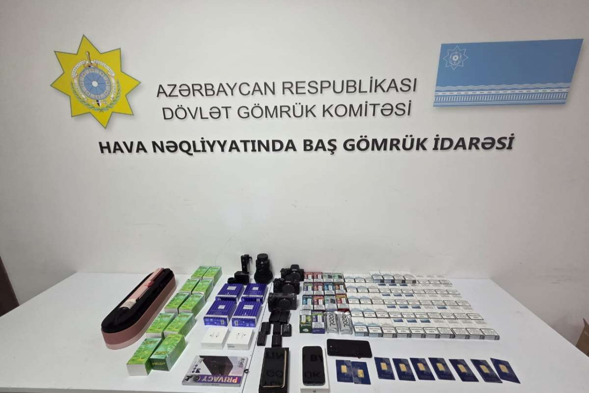 Mobil telefonda gizlədilmiş qızıl külçələr aşkarlanıb