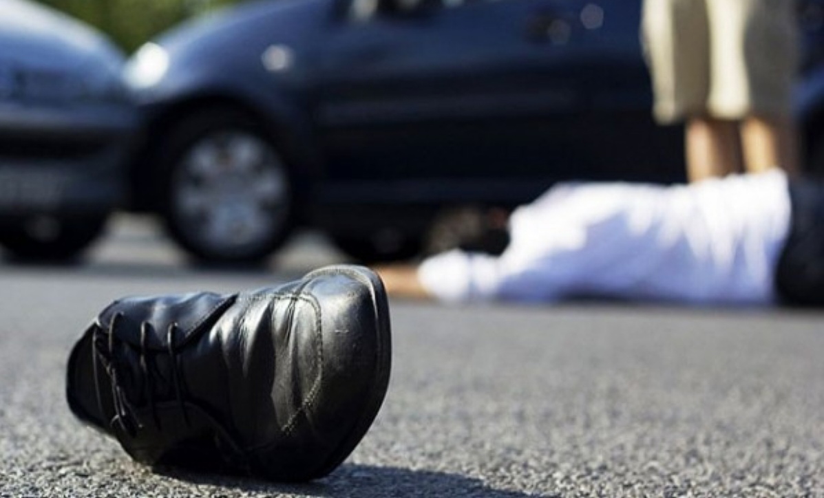 Göygöldə avtomobil piyadanı vuraraq öldürüb