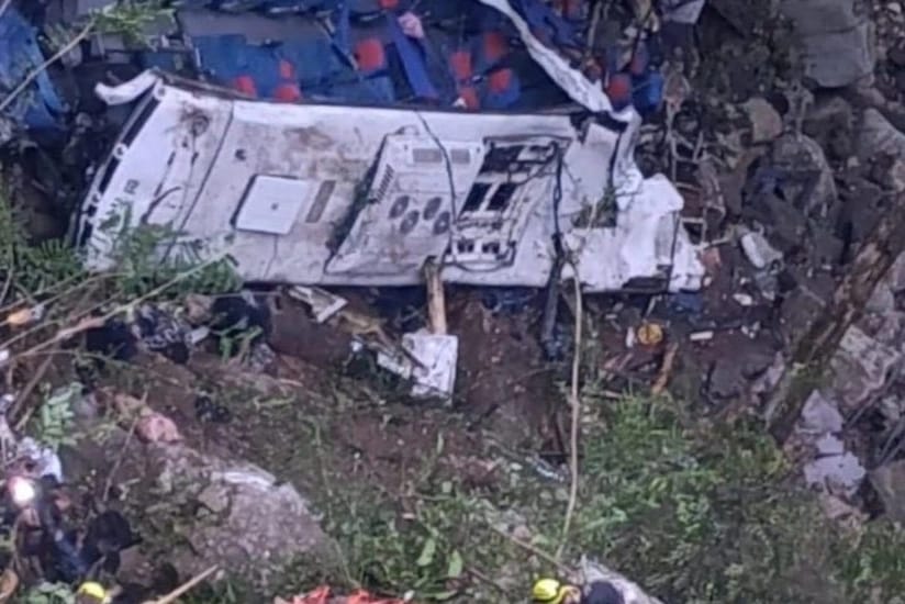 Kolumbiyada məktəb avtobusu dərəyə aşdı - 16 nəfər öldü