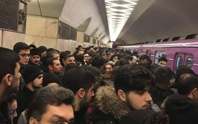 Metroda problem: Qatarlar tuneldə qaldı