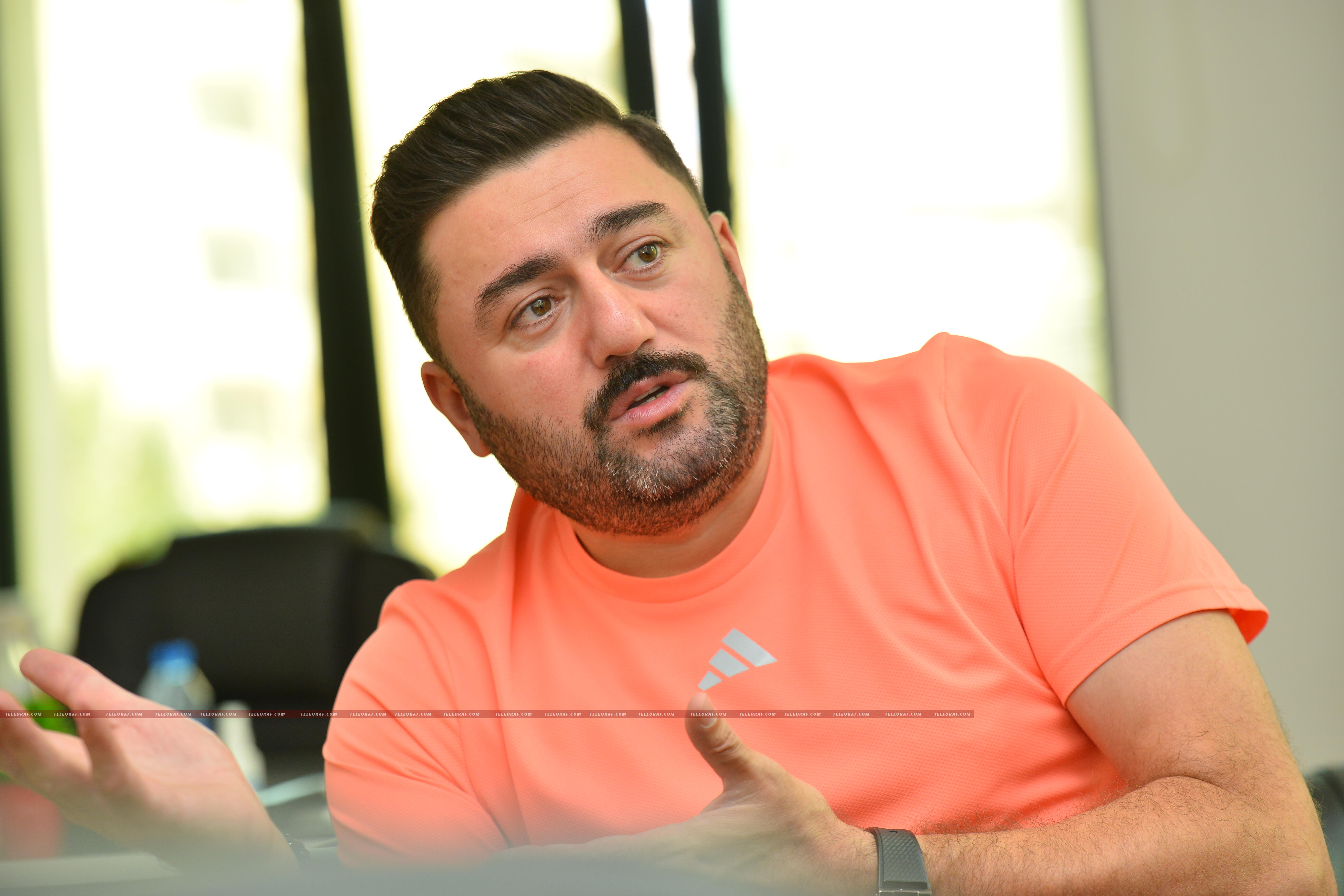 "Təəssüf ki, oğlumu Bakıya gətirmirlər" - Müşfiq kövrəldi