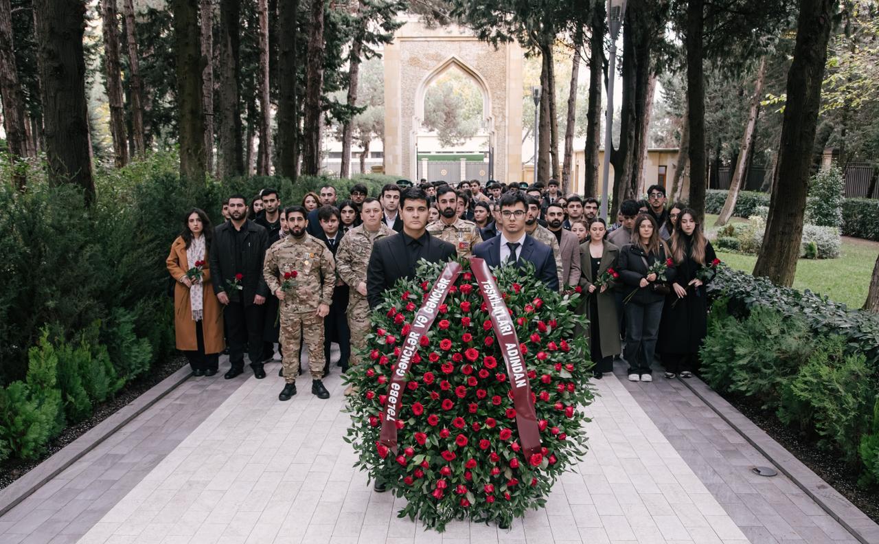 Gənclər Təşkilatları Milli Şurası tərəfindən Heydər Əliyevin anım günü qeyd olunub - FOTOLAR