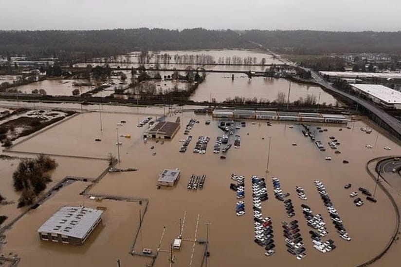 Vaşinqtonda daşqın nəticəsində su bəndi yarılıb, ölən var