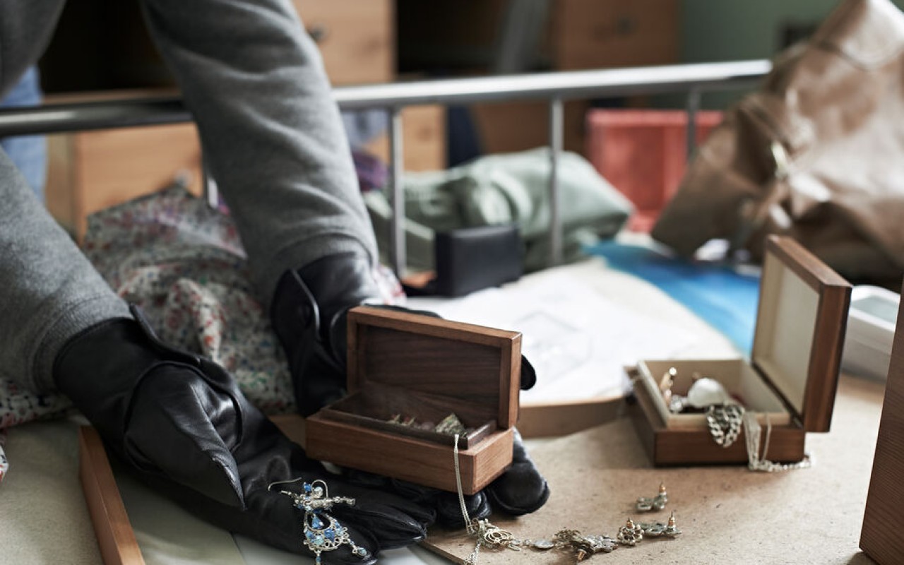 Belçikada muzeydən Napoleona məxsus üzük oğurlanıb