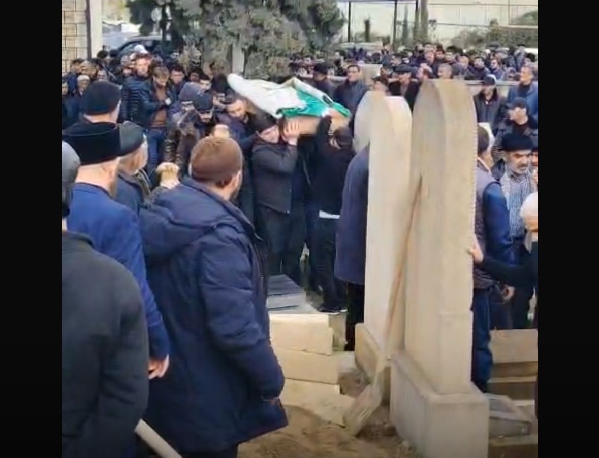 Meyxanaçı Kərim dəfn edildi - VİDEO