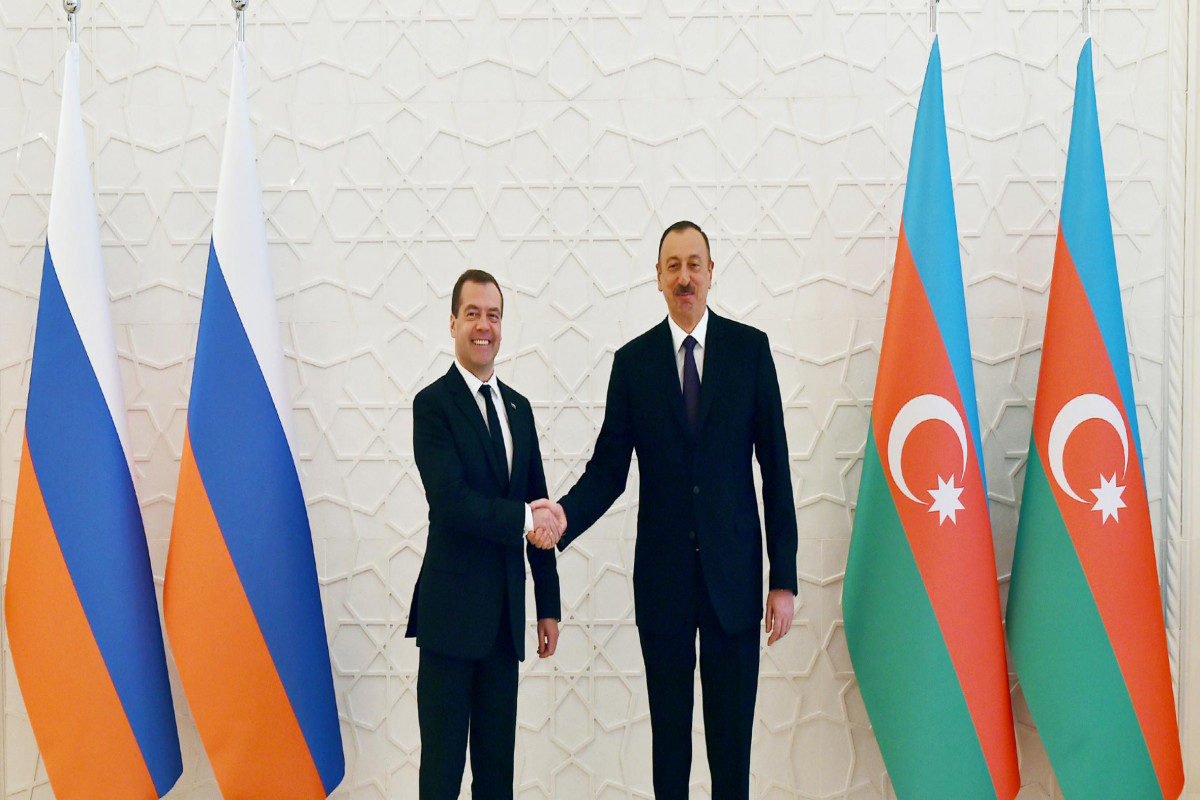 Dmitri Medvedev İlham Əliyevə təbrik ünvanladı