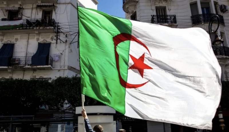 Əlcəzair parlamenti Fransa müstəmləkəçiliyini cinayət kimi tanıdı