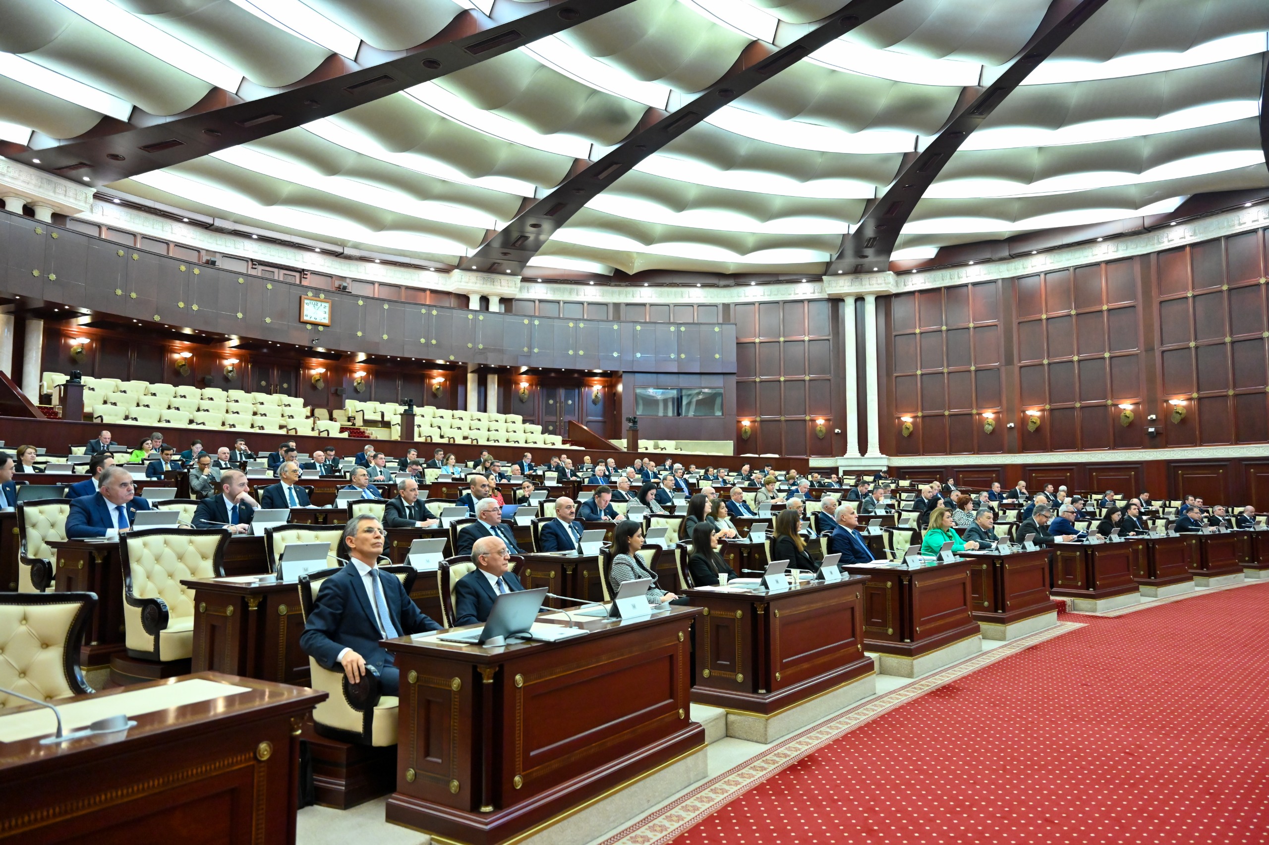 Azərbaycanda 16 yaşdan aşağı uşaqların sosial şəbəkələrdə hesab açmasının qadağan olunması təklif edilir