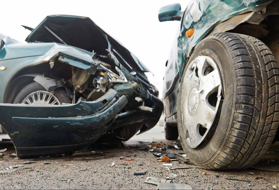 Gədəbəydə iki avtomobil toqquşub, xəsarət alanlar var