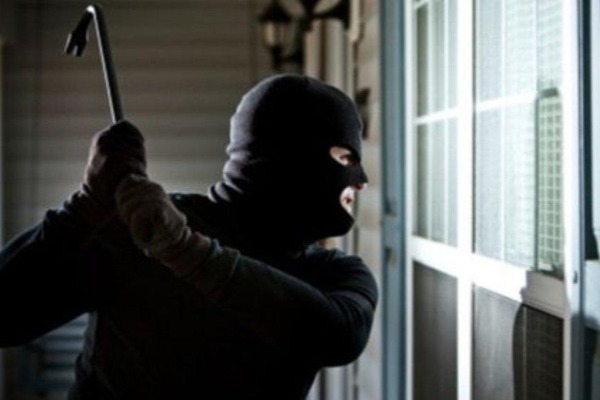 Sumqayıtda sərxoş kişi məktəbdən oğurluq etdi