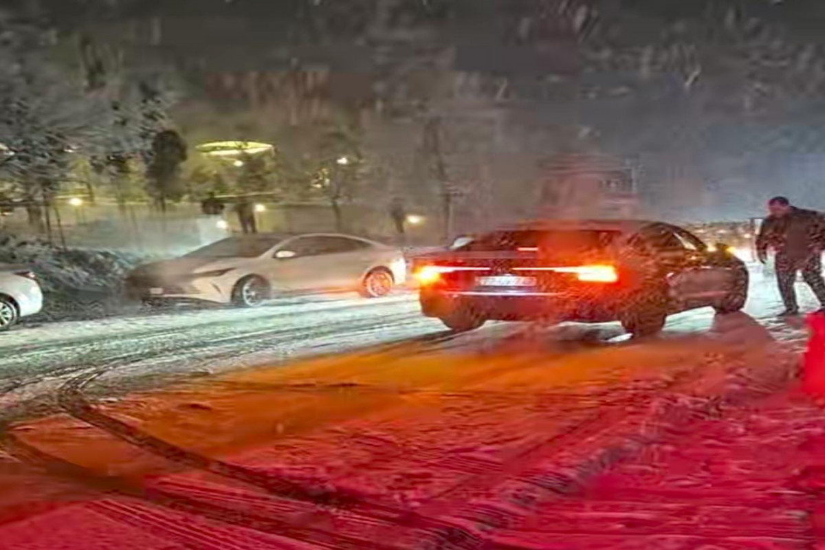 Göygölə güclü qar yağıb, avtomobillərin hərəkətində çətinliklər yaranıb - FOTO