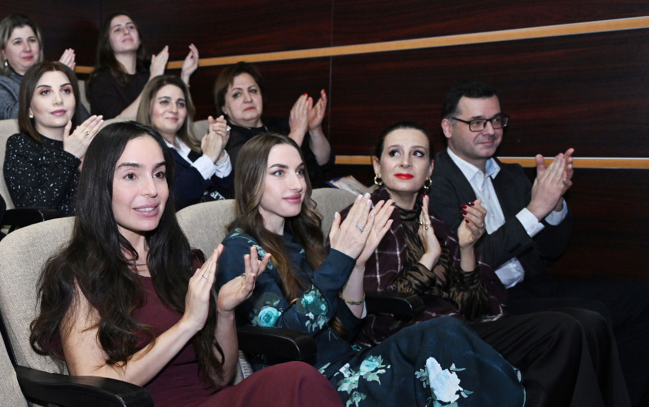 Leyla Əliyeva və Alena Əliyeva "Romeo və Cülyetta" tamaşasını izləyiblər