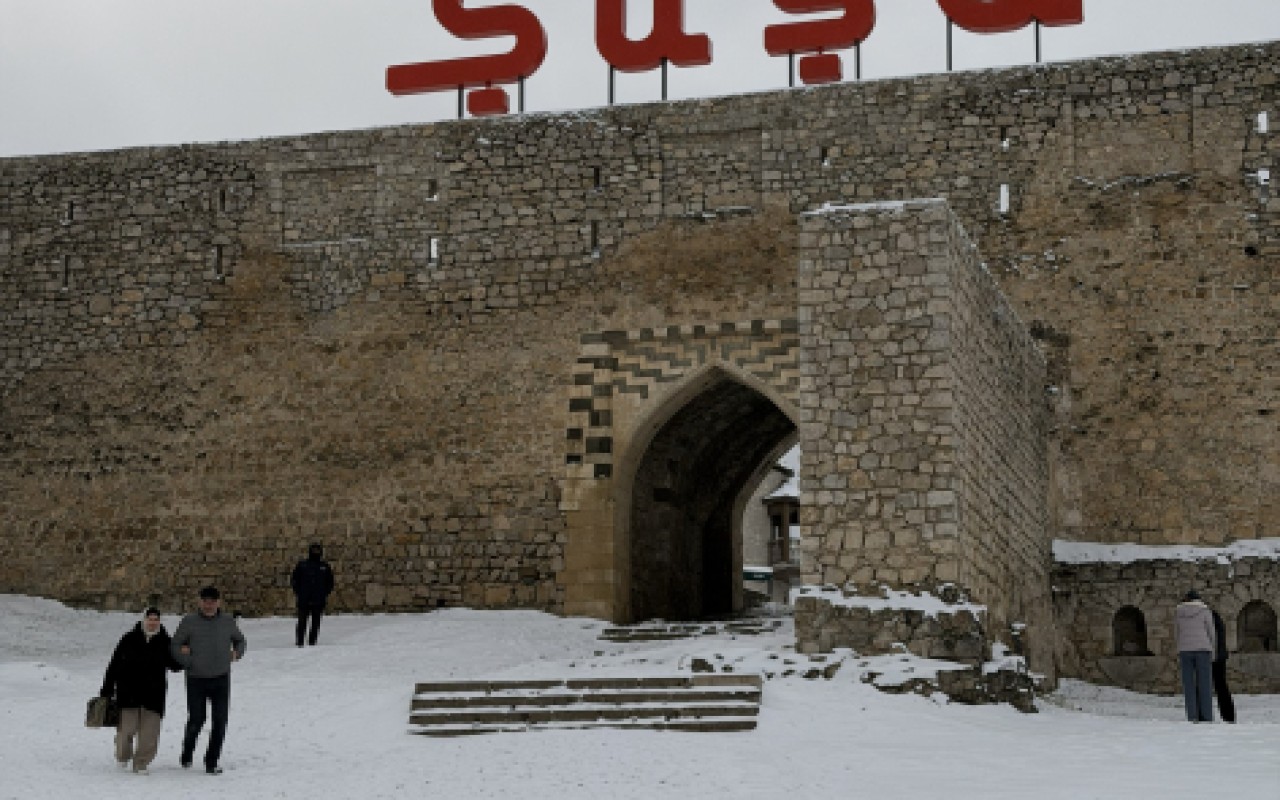 Şuşaya mövsümün ilk qarı yağdı