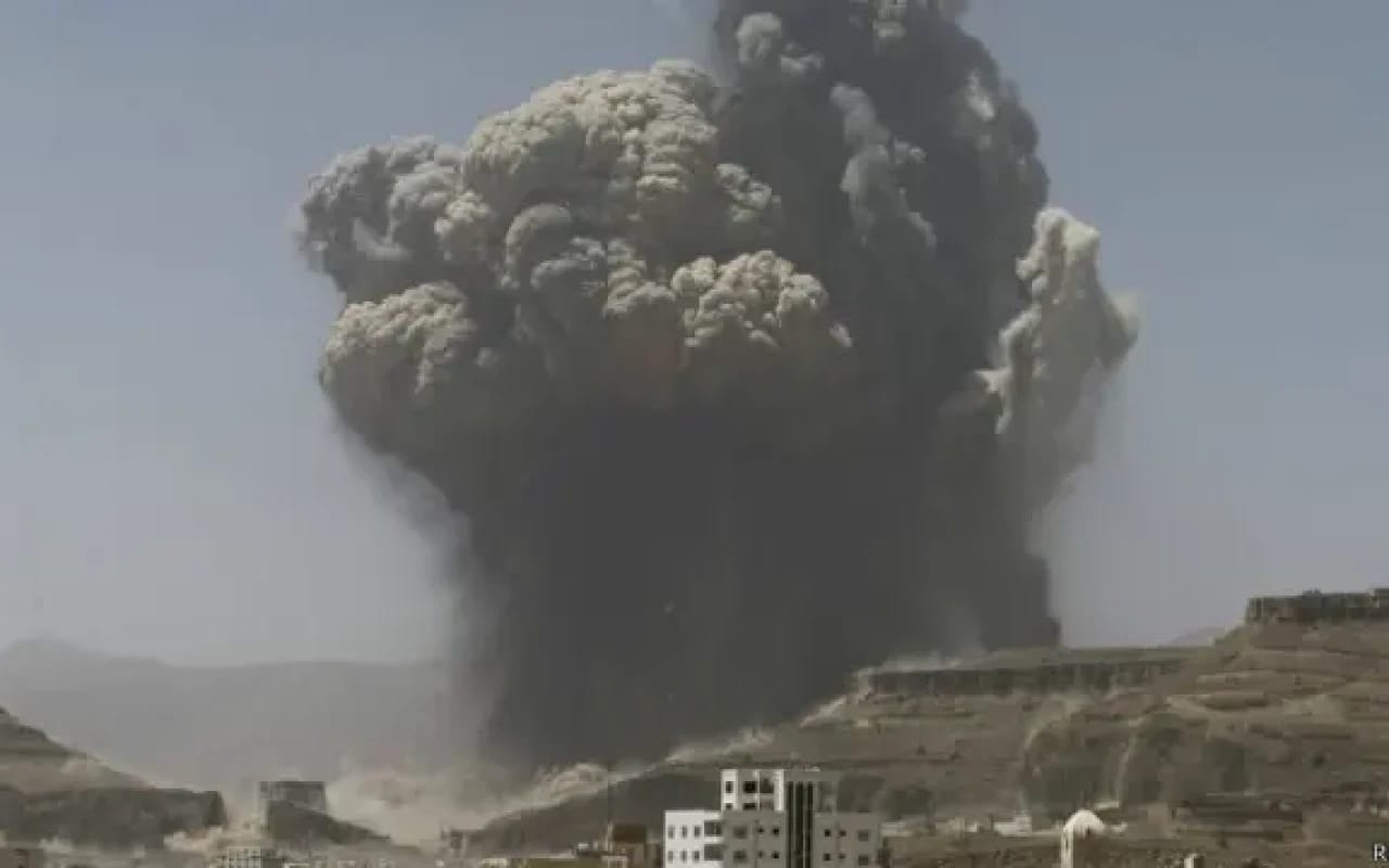 Səudiyyə Ərəbistanı Yəməndə limanı bombaladı