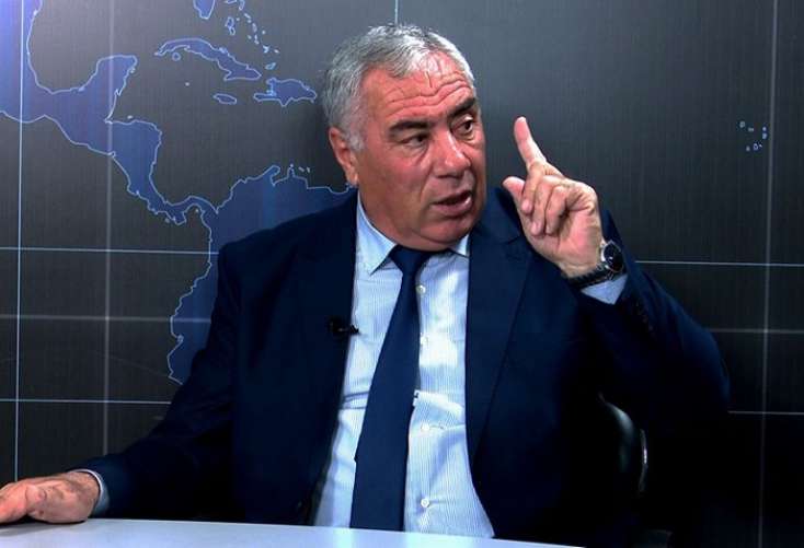 Partiya sədri Röyanı təmtəraqla qarşılayan icra başçısına: “Hansısa şəhid anasını da belə qarşılayırmı?”