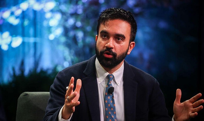 ABŞ tarixində ilk: Nyu York meri Qurana and içdi