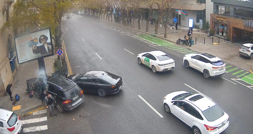 Bakıda qorxunc QƏZA: Məhəccər uşağın üzərinə aşdı - VİDEO