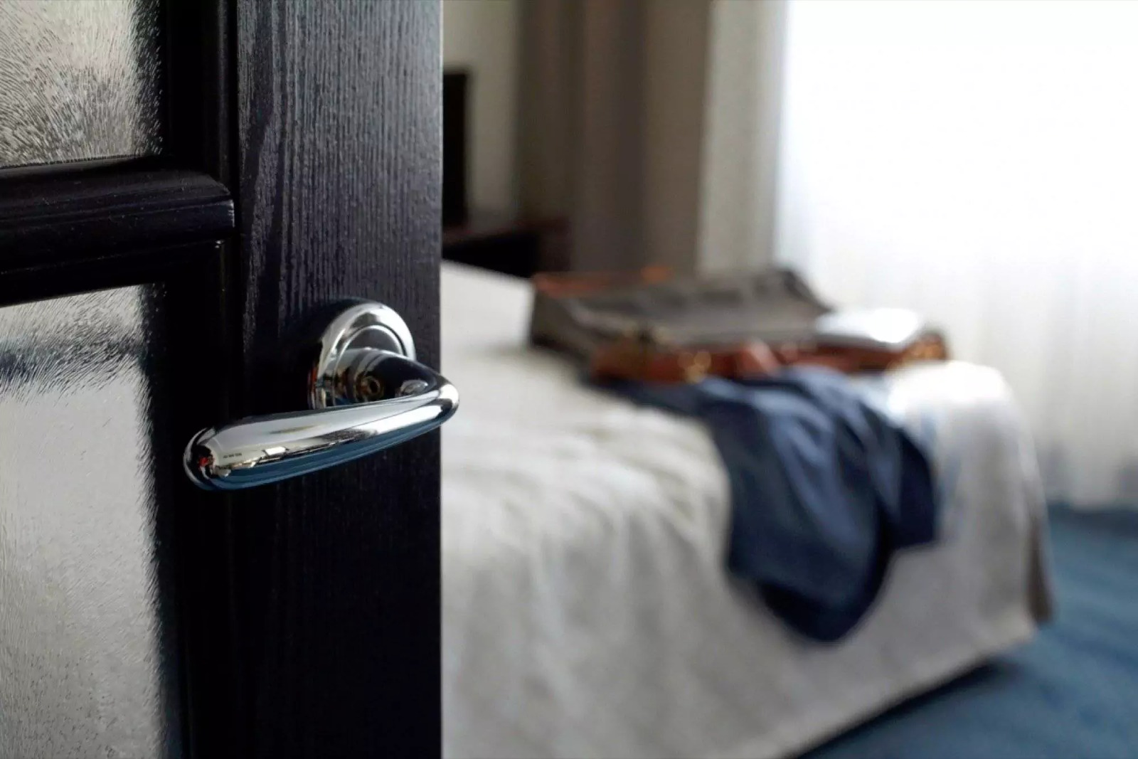 Məşhur aktyorun qızı oteldə ölü tapıldı - FOTO