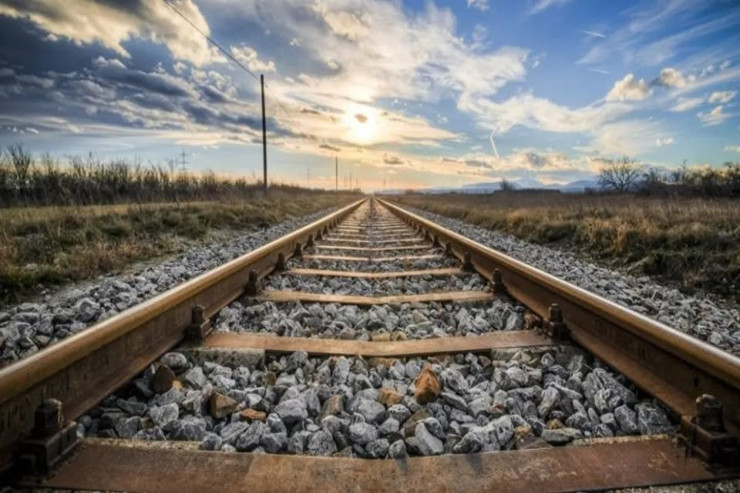 Ayağı sınan xadimə şoka düşüb öldü