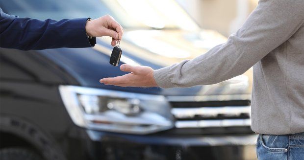 Avtomobil almaq üçün 30 min manatdan çox pul ödədi - Aldadıldığını iddia etdi - VİDEO