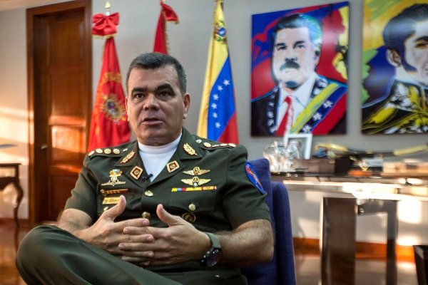 Venesuelada müdafiə nazirinin evi bombalandı