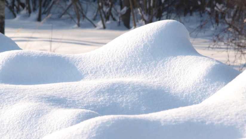FAKTİKİ HAVA: Qar örtüyü əriməyə başlayıb, külək güclənib
