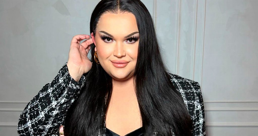 Rusiyalı blogerə silahlı hücum oldu - Evi qarət edildi