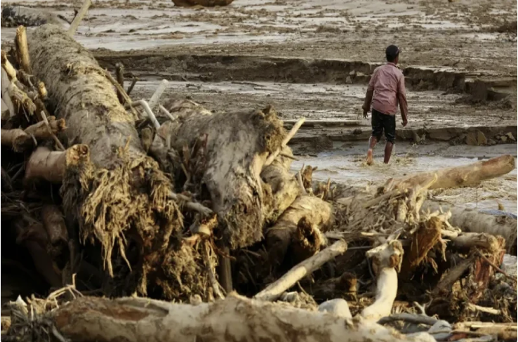 İndoneziyada daşqınlarda 16 nəfər ölüb