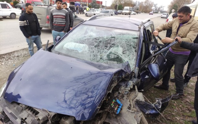 Xaçmazda minik avtomobilləri toqquşub, yaralananlar var - FOTOLAR