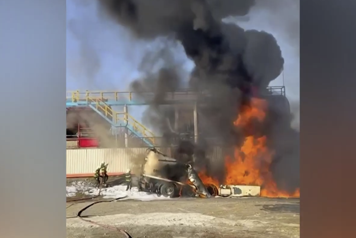 Qazaxda yanacaq daşıyan avtomobildə yanğın olub, ölən var - VİDEO