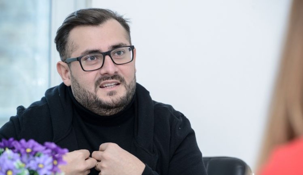 Murad Arif dostuna görə işdən qovulub?