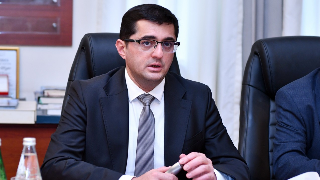 "Nazirlik bizim yerimizə elmlə məşğul olmalı deyil" - Rektor