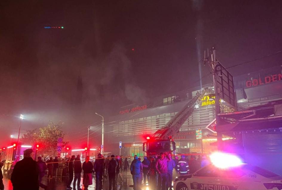 Tbilisidə ticarət mərkəzində yanğın baş verib