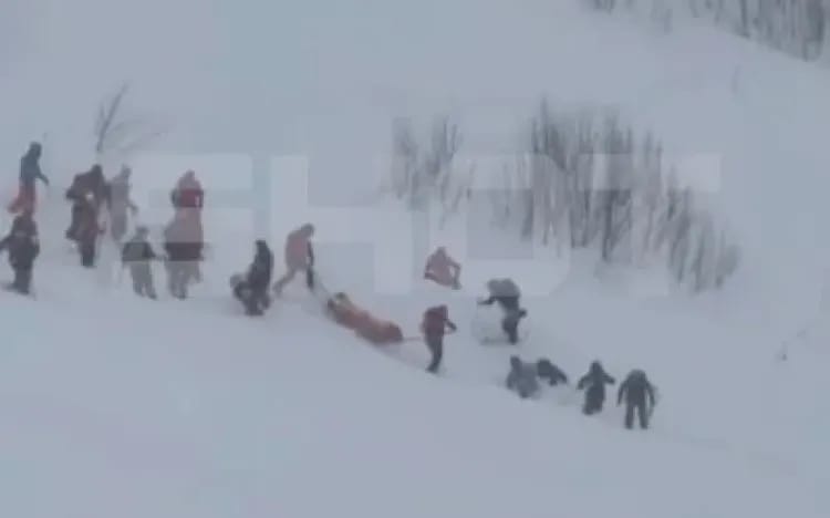 Gürcüstanda turistlər qar uçqunu altında qaldı - VİDEO