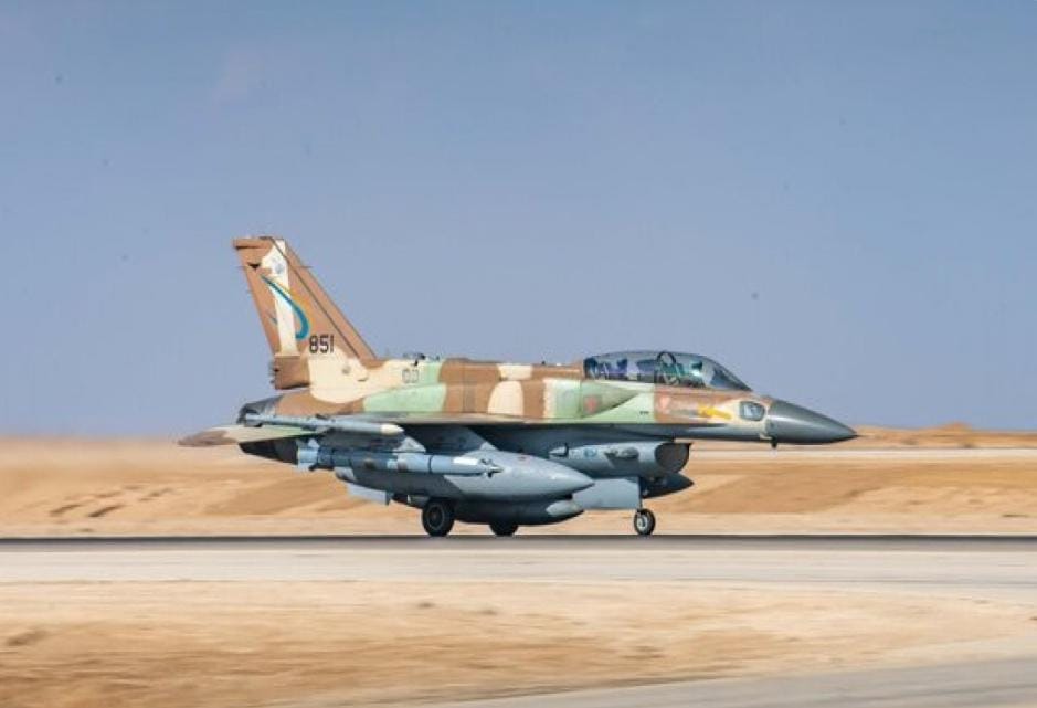 İsrail təyyarələri Livanda bir kəndə beş zərbə endirib