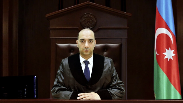 Azərbaycanda məhkəmə hakimi özü-özünə etiraz etdi