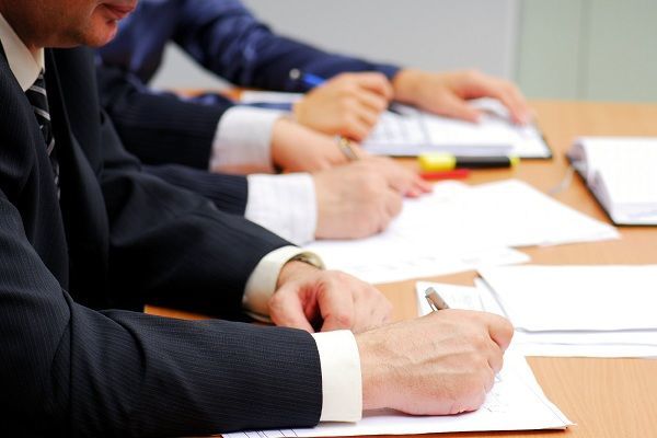 Dövlət qulluğu imtahanında iştirak etmək istəyənlərin NƏZƏRİNƏ