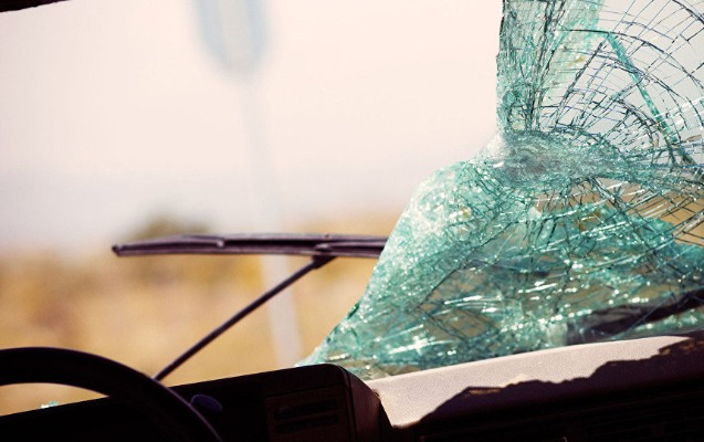 Qazaxda avtomobil TIR-a çırpıldı - Ölən var