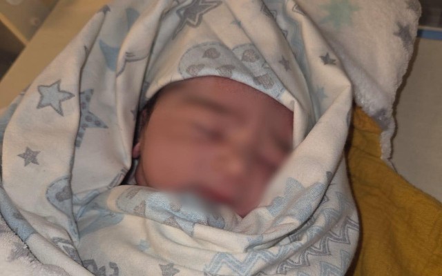 5-ci övladını evdə dünyaya gətirən qadın xəstəxanaya yerləşdirildi