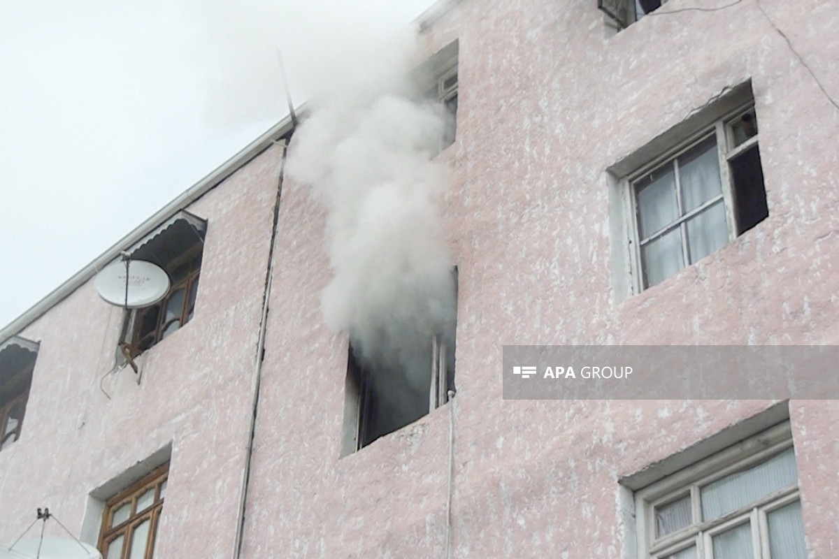 Binəqədidə bina yanır