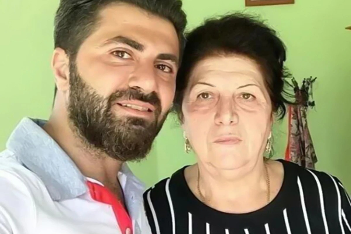 “Anam deyir, saçına rəng qoy”