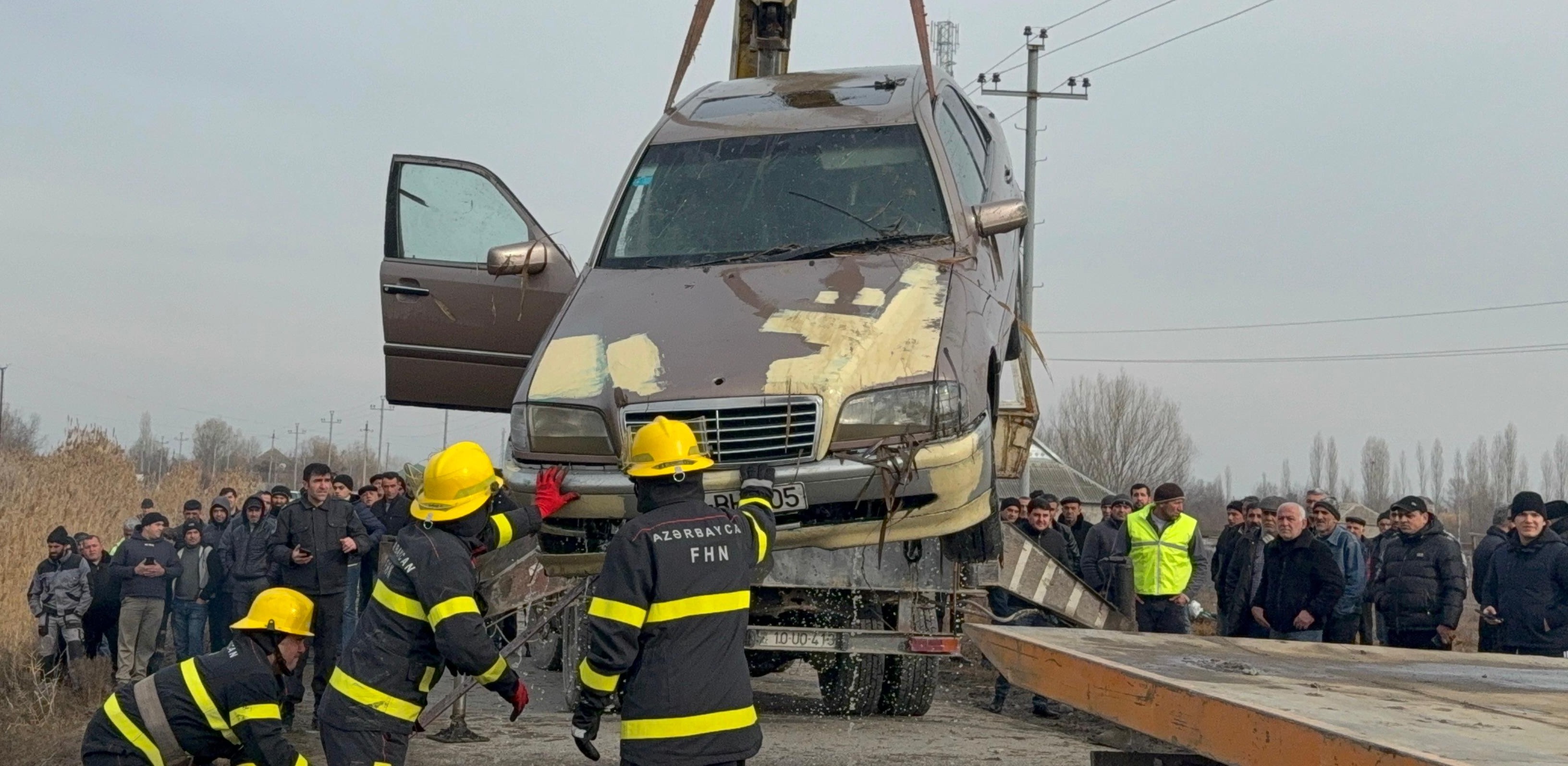 Maşın kanala aşdı, müəllim öldü - Fotolar