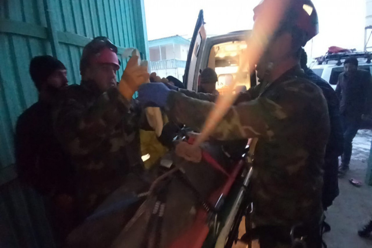 FHN əməkdaşları Xaçmazda köməksiz vəziyyətdə qalan kənd sakinini xilas edib