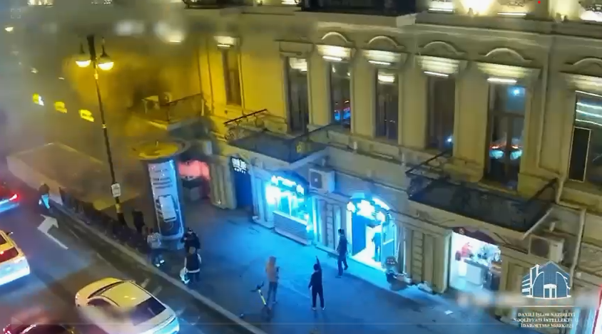 Bakının mərkəzində yanğın: polis belə müdaxilə etdi - VİDEO