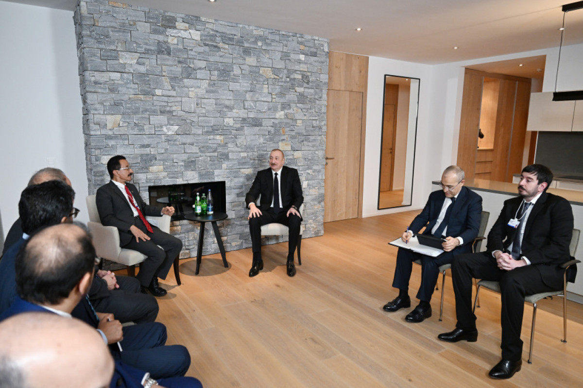 İlham Əliyev Davosda "DP World" şirkətlər qrupunun sədri və icraçı direktoru ilə görüşüb