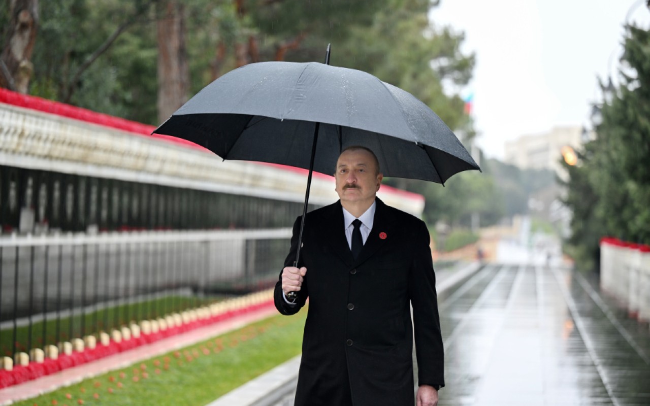 Prezident Şəhidlər xiyabanını ziyarətlə bağlı videoçarx paylaşdı