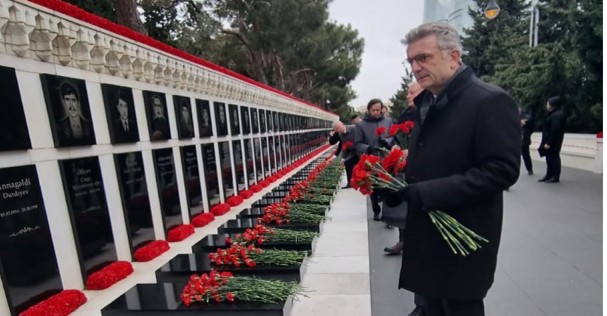 Almaniya səfirliyi 20 Yanvar şəhidlərinin xatirəsini yad edib