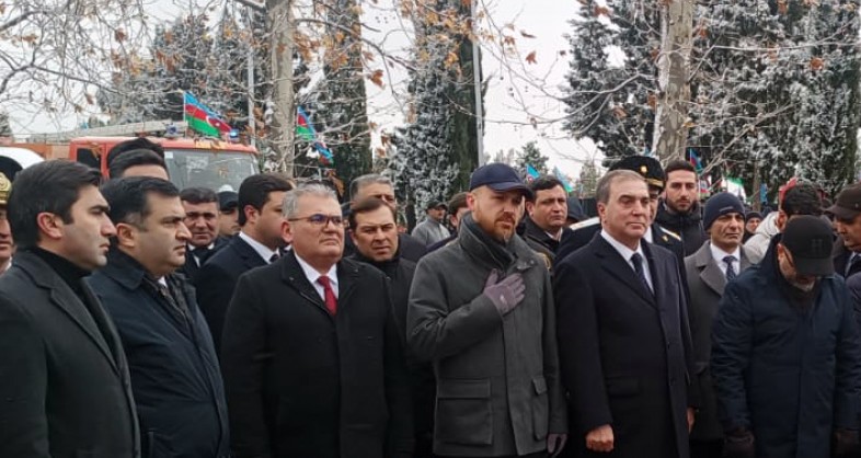 Ərdoğanın oğlu Gəncədə Şəhidlər xiyabanını ziyarət edib - FOTO